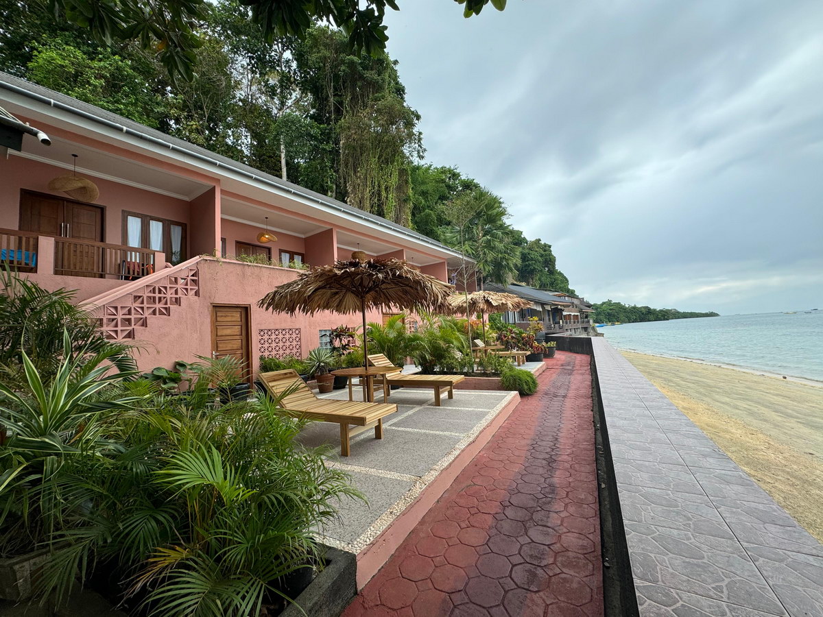 Deluxe Beachfront Deluxe Beachfront