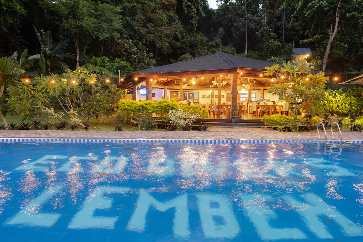 Pool & Restaurant Pool & Restaurant