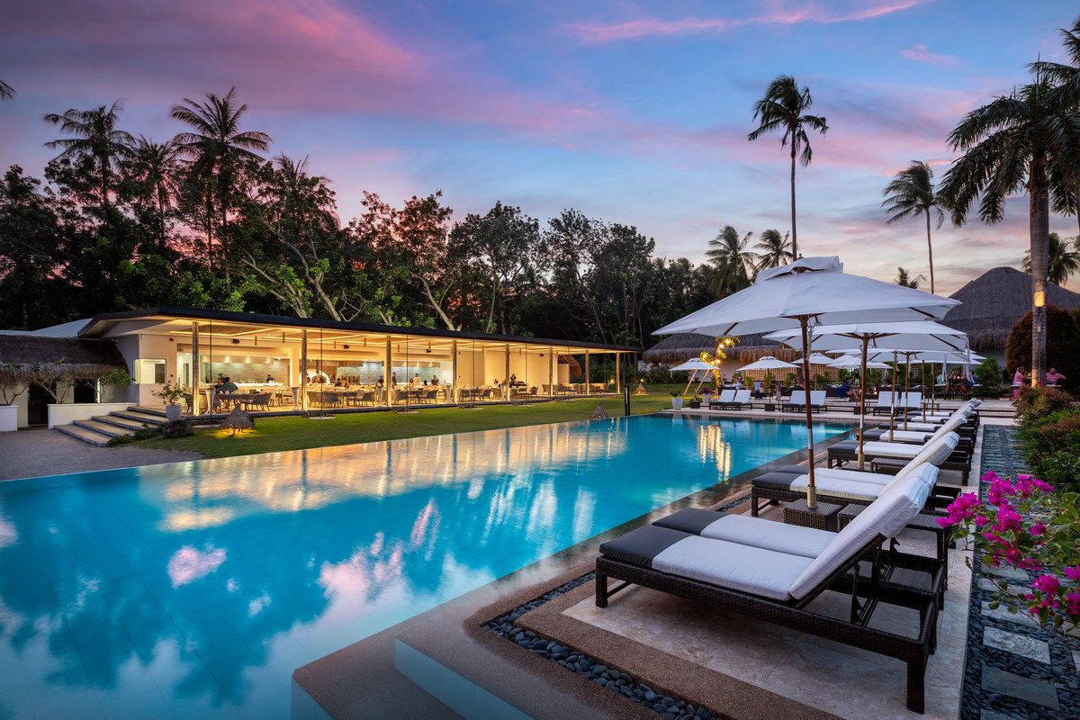 Restaurant & Pool Restaurant & Pool